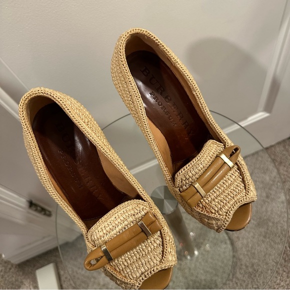 Burberry Prorsum Woven Raffia Straw Printed Wedge Pumps - Picture 7 of 13